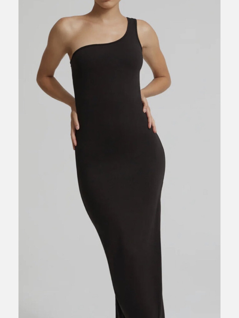 Elegant Black One-Shoulder Maxi Dress